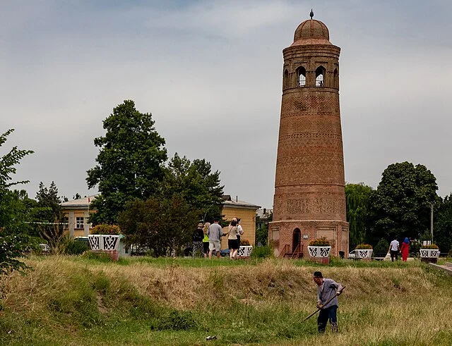 Uzgen Minaret