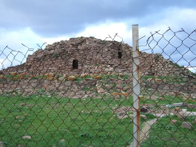 Architecture and Structure of Nuraghe Seruci