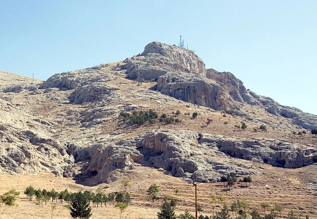 Historical Background of Toprakkale Fortress