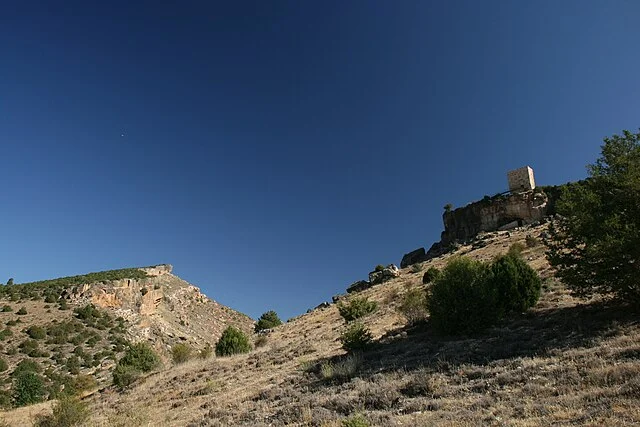 Human Remains and Tools of Cueva de los Casares