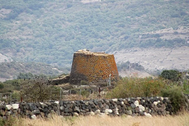 Location and Structure of Nuraghe Oes