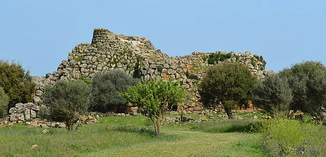 Location and Structure of Nuraghe Arrubiu