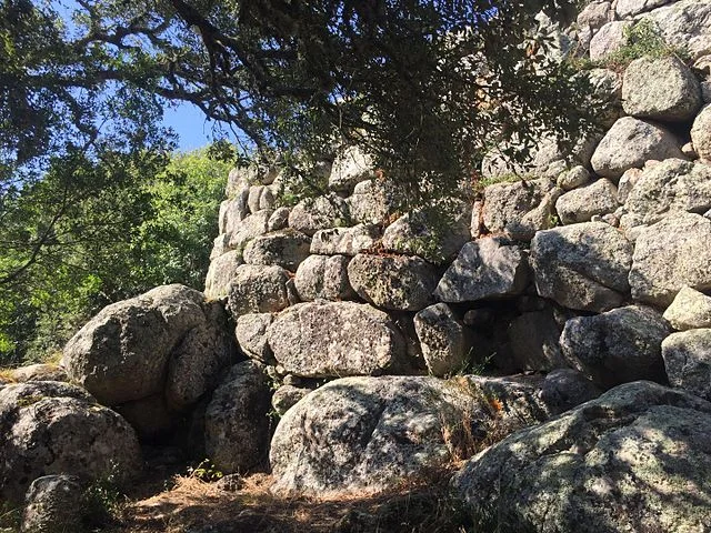 Nuraghe Majori