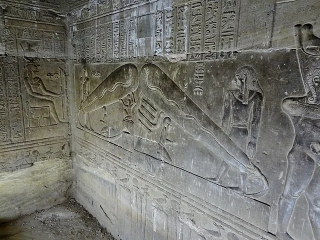 Popular Theories and Criticism of Dendera Light