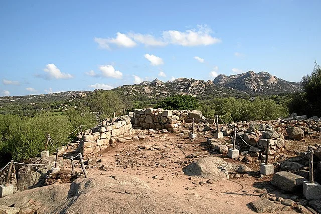 Structure and Architecture of Nuraghe Albucciu