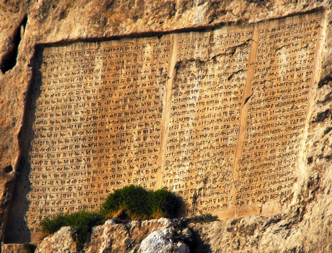 Xerxes I inscription at Van 5