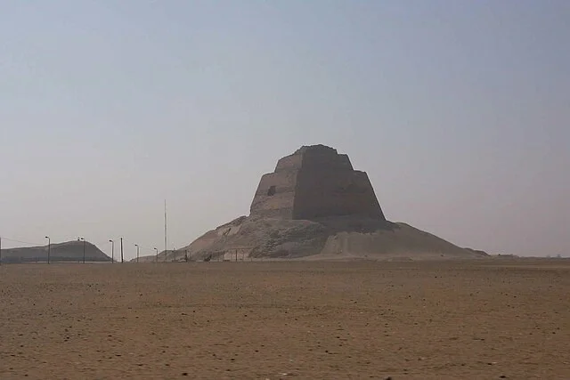 Architectural Features and Innovations of The Pyramid of Huni