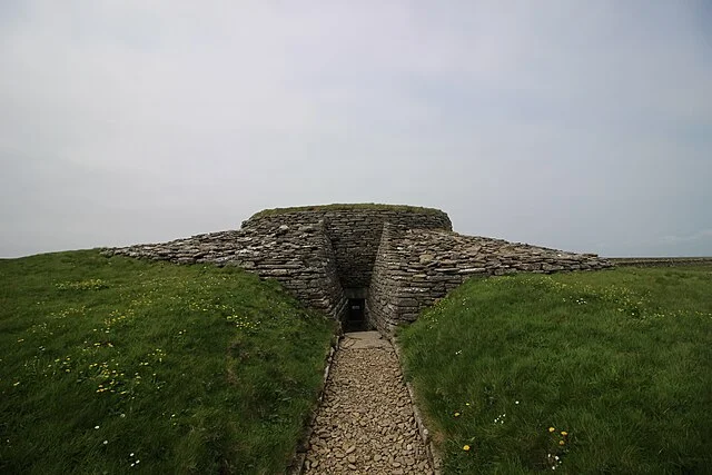 Architecture and Layout of Quoyness Chambered Cairn