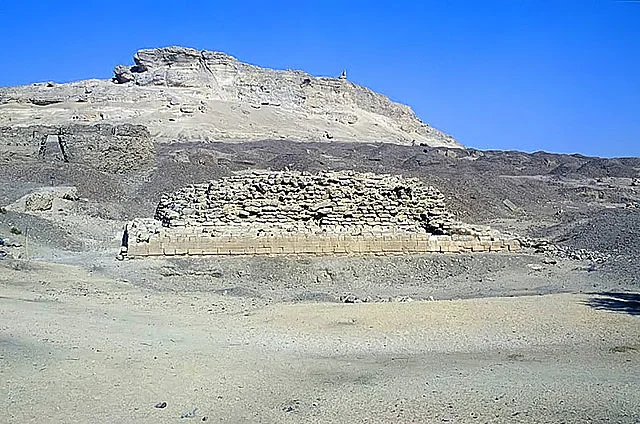 Burial Practices of Pyramid of Saujet el Meitin