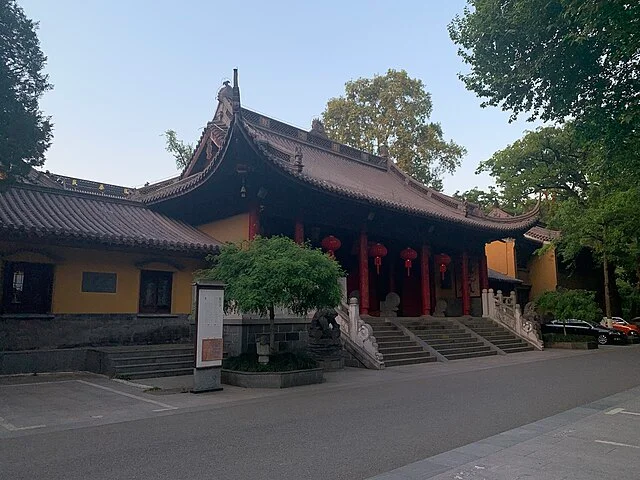 Early History and Foundation of Linggu Temple