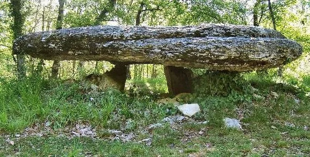 Location and Surroundings of Dolmen de Peyco Levado