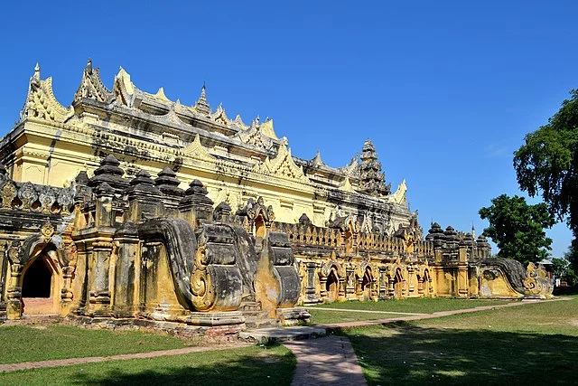 Maha Aungmye Bonzan Monastery