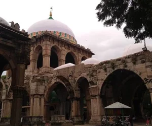 Qutub e Alam’s Mosque