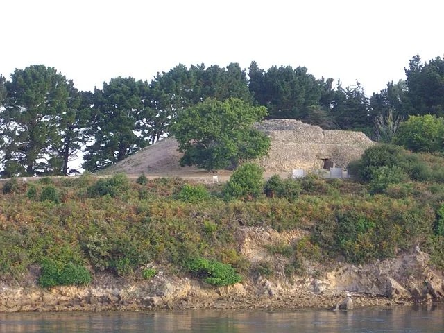 Structure and Layout of Gavrinis Passage Tomb, France