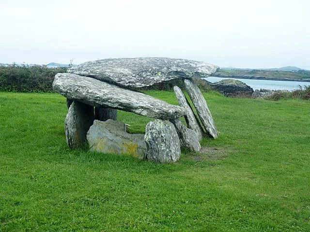 Architectural Features of Altar Wedge Tomb