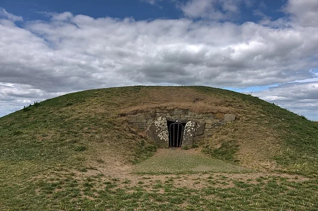 Historical Background of Mound of the Hostages