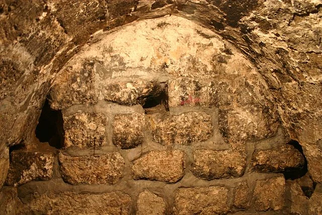 Location and Historical Context of Tomb of Lazarus