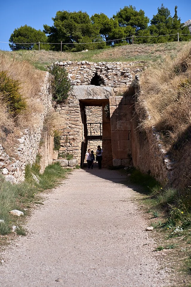 The Role of the Tomb in Mycenaean Society