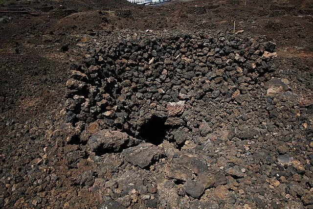 Tomb Structures and Burial Practices of El Maipés Necropolis