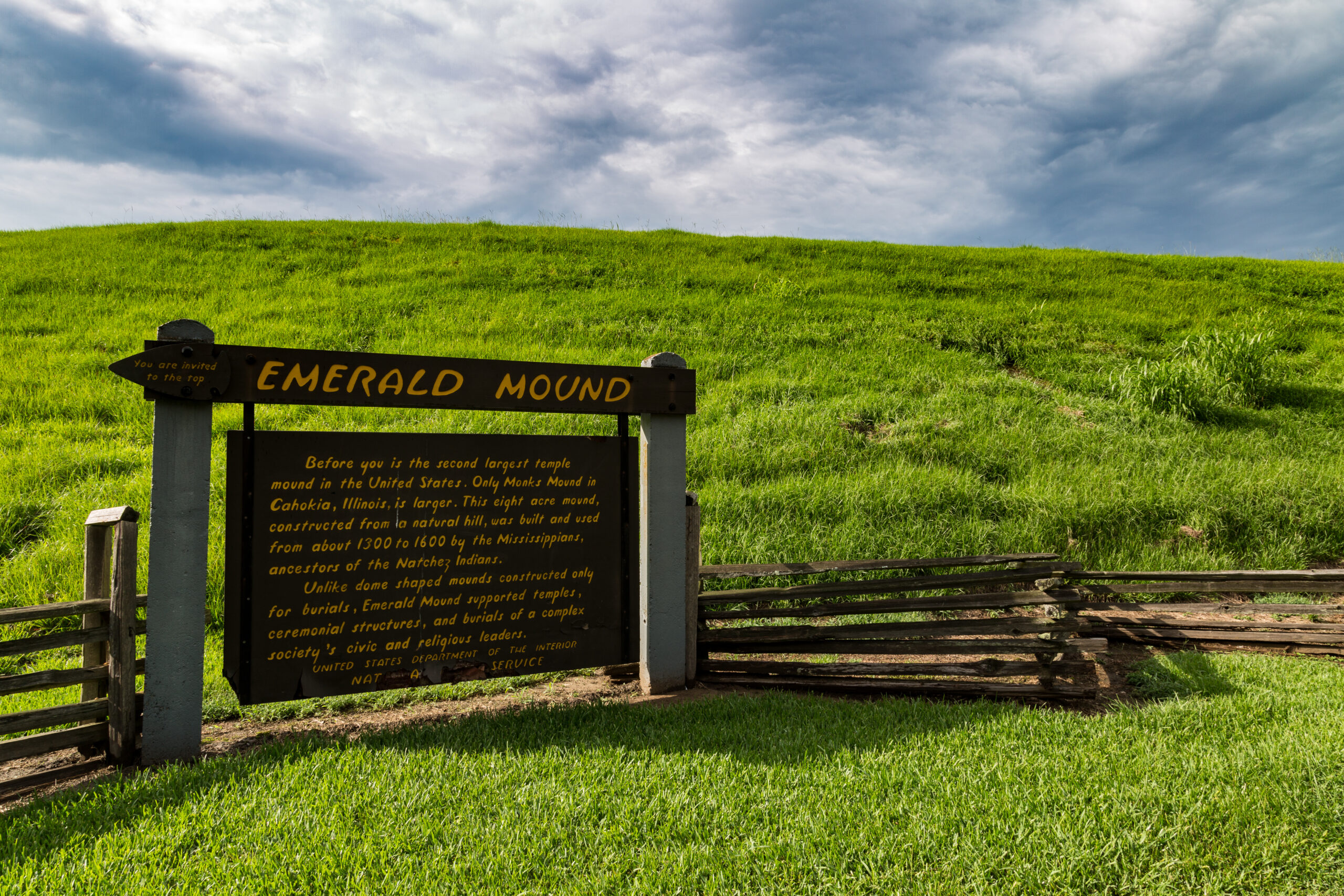 Emerald Mound seen from the Natchez Trace Parkway, its flat grassed summit rising 35 feet above eight acres