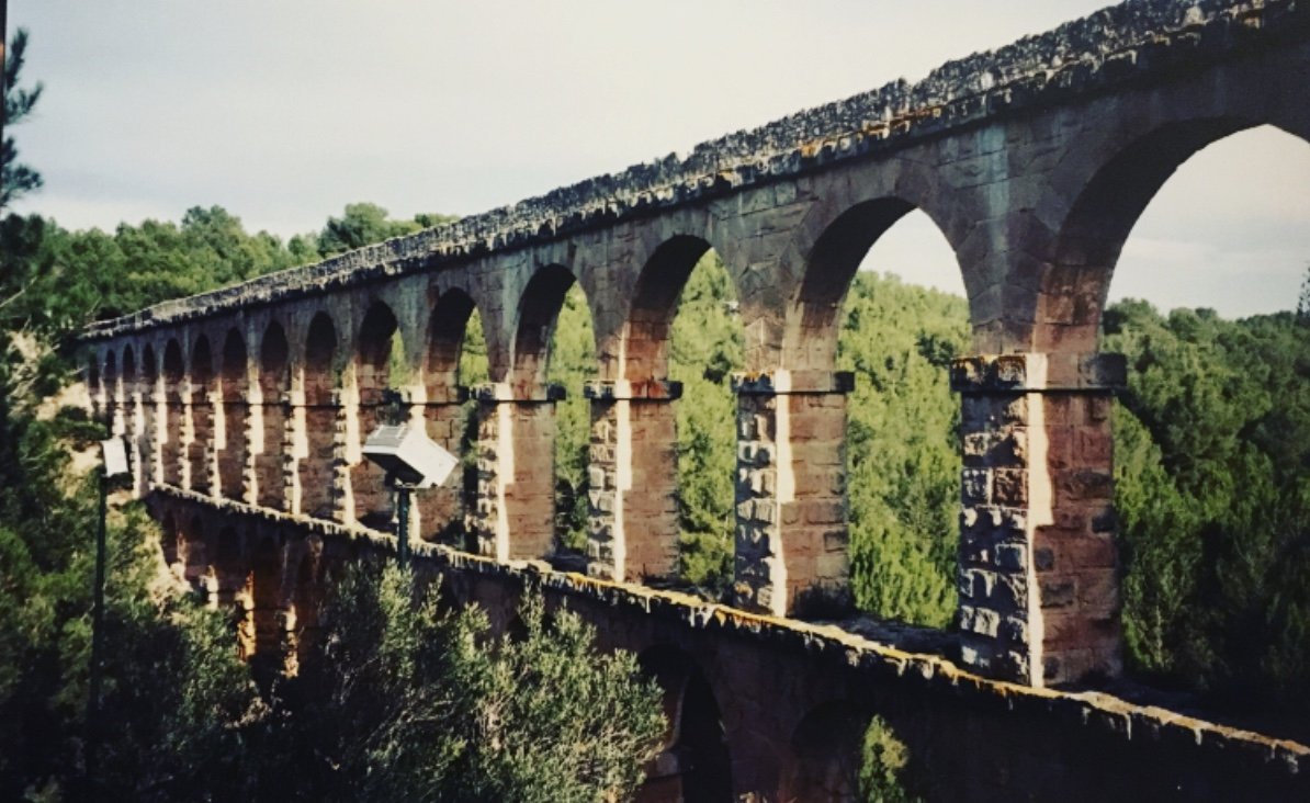 Acueducto de Les Ferreres, el Puente del Diable de dos niveles de la Tarraco de la época augusta, 217 metros de largo y 27 metros de alto