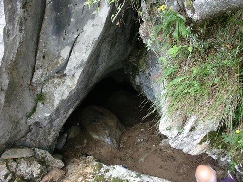 Inside Praileaitz Cave: A Magdalenian Pendant Sanctuary