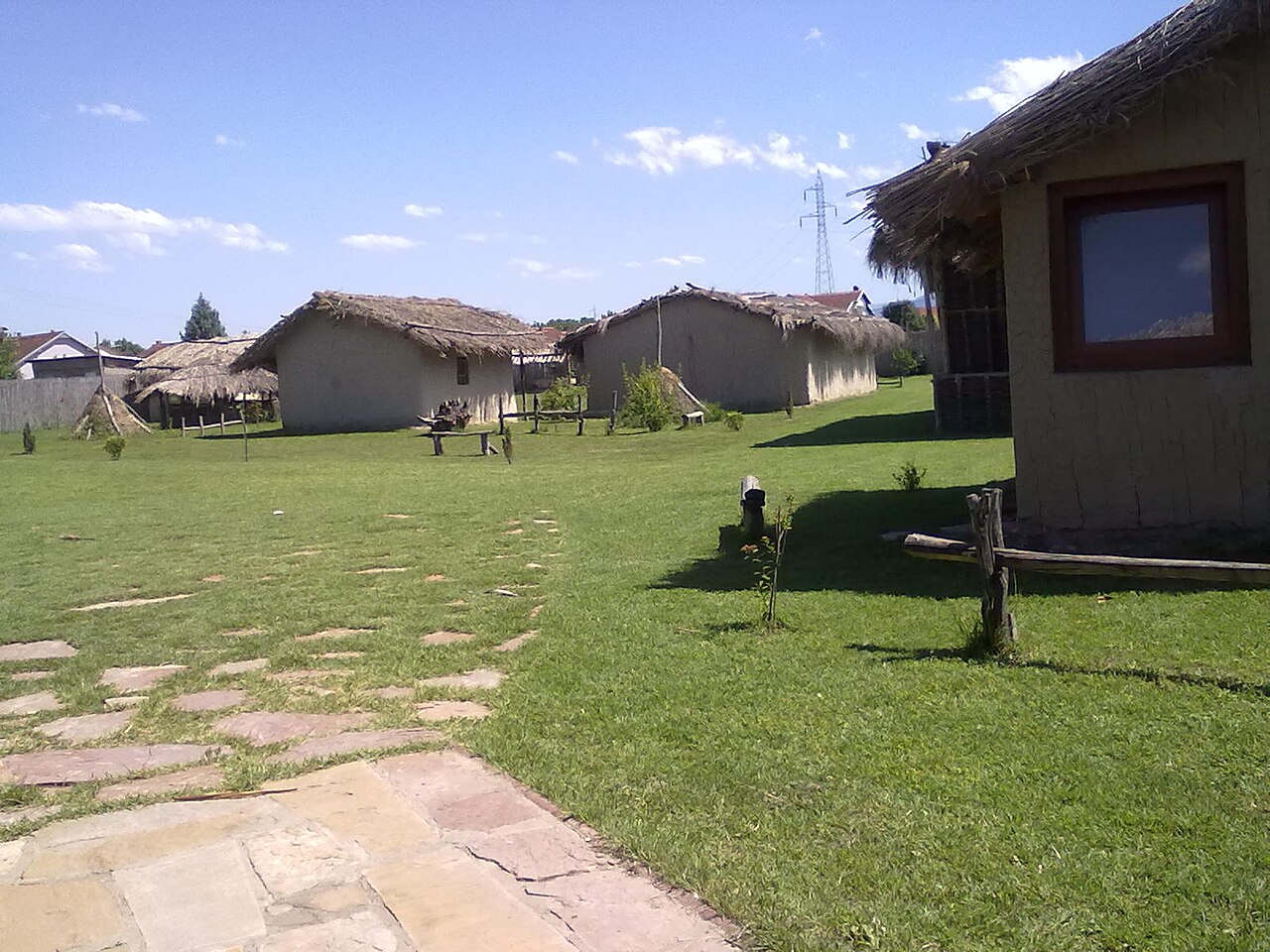 The Tumba Madžari Neolithic tell and reconstructed dwellings in north-eastern Skopje