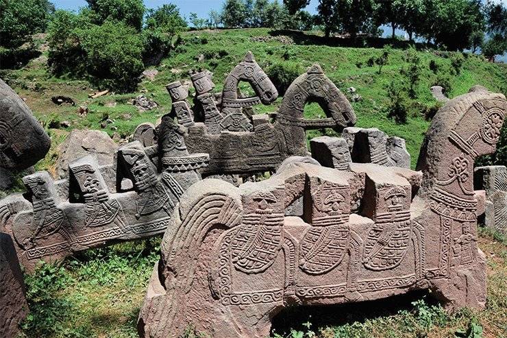 Horsemen Statues of the Pir Panjal 12