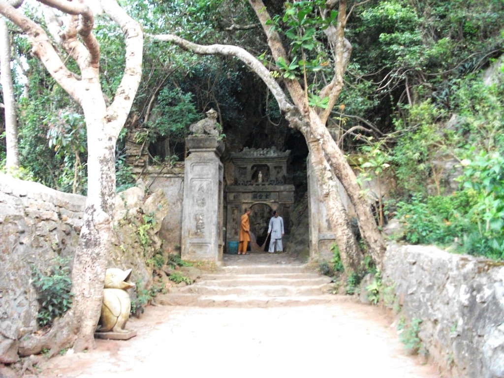 Huyen Khong Cave 2