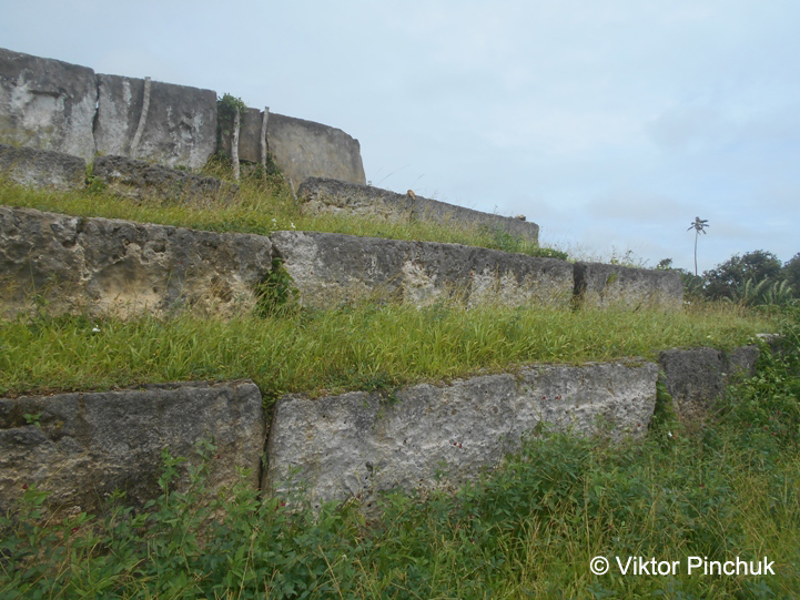 Langi Tombs 2