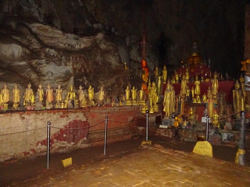 Pak Ou caves 5