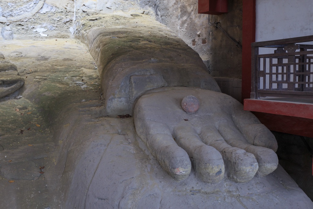 Rongxian Giant Buddha 