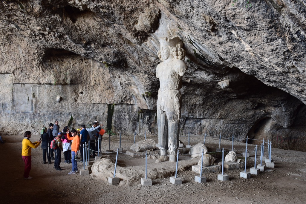The Colossal Statue of Shapur I 2