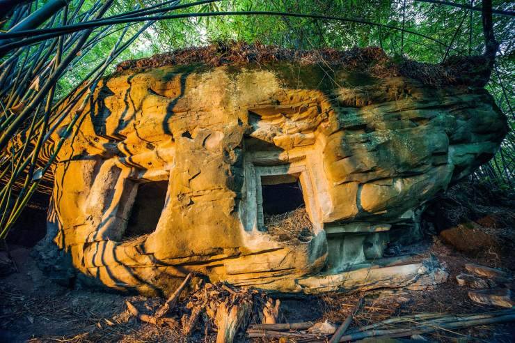 chinese boulder tombs